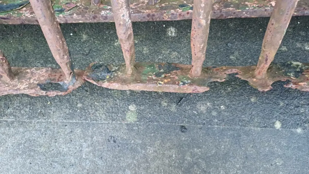 Vintage driveway gates - Image 2