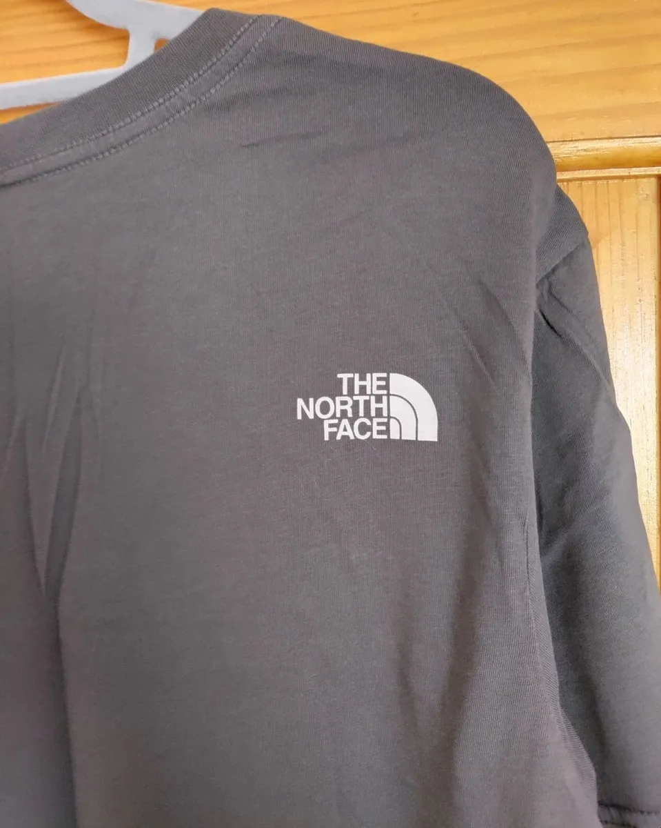 The North Face T shirt L New - Image 4
