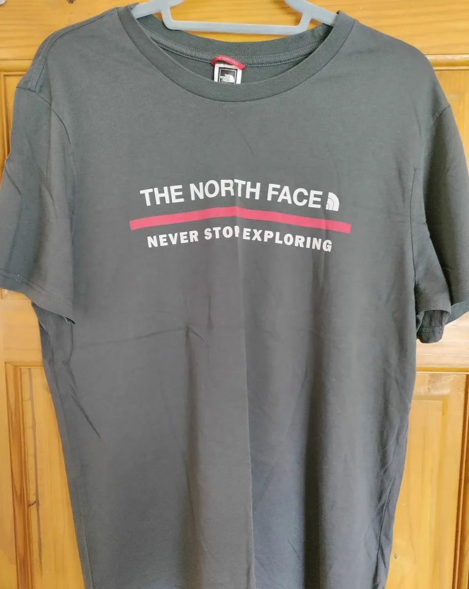 The North Face T shirt L New - Image 1