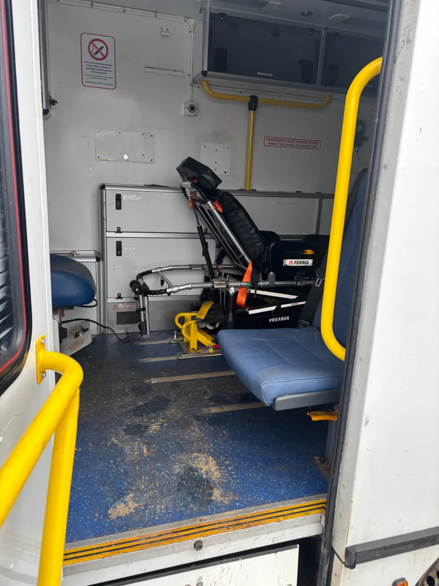 151 vw crafter 2,0 ambulance for dismantling - Image 2