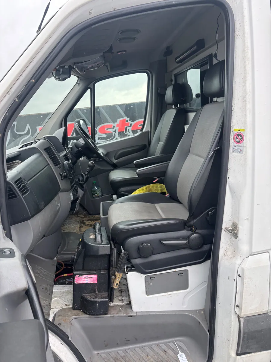 151 vw crafter 2,0 ambulance for dismantling - Image 3