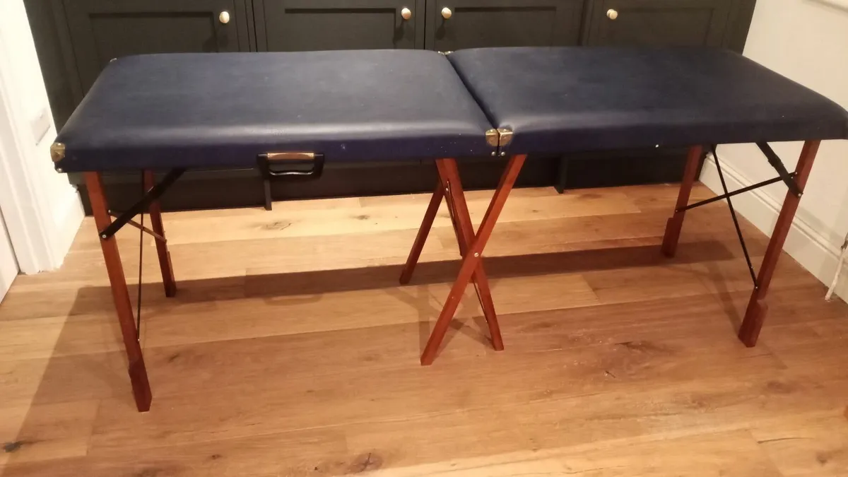 Massage table - Image 1