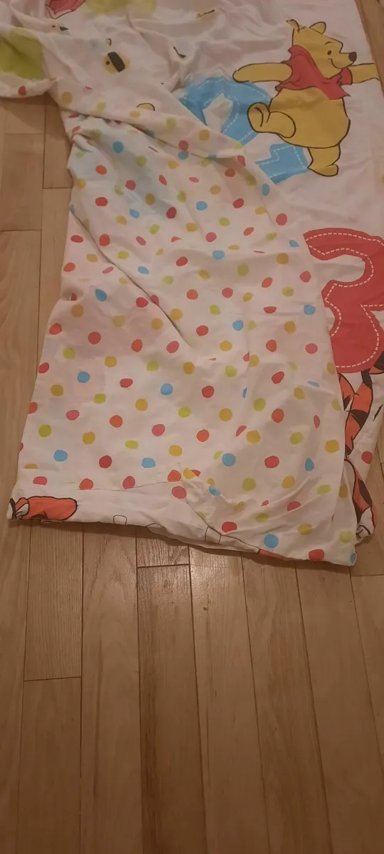 Kids single duvet covers and large toy basket - Image 2