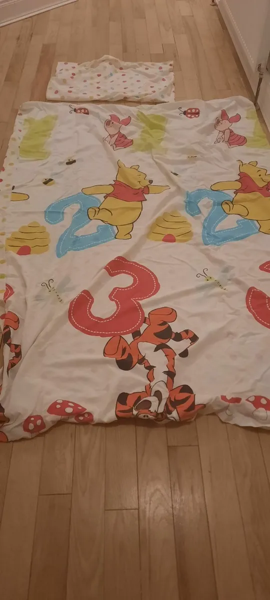 Kids single duvet covers and large toy basket - Image 3