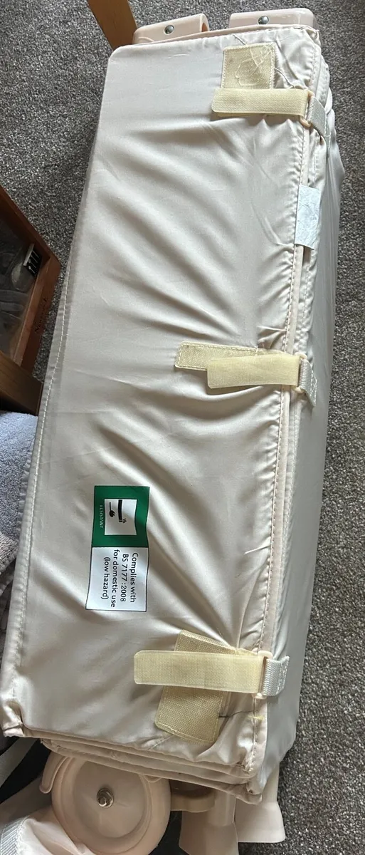 Travel  cot - Image 1