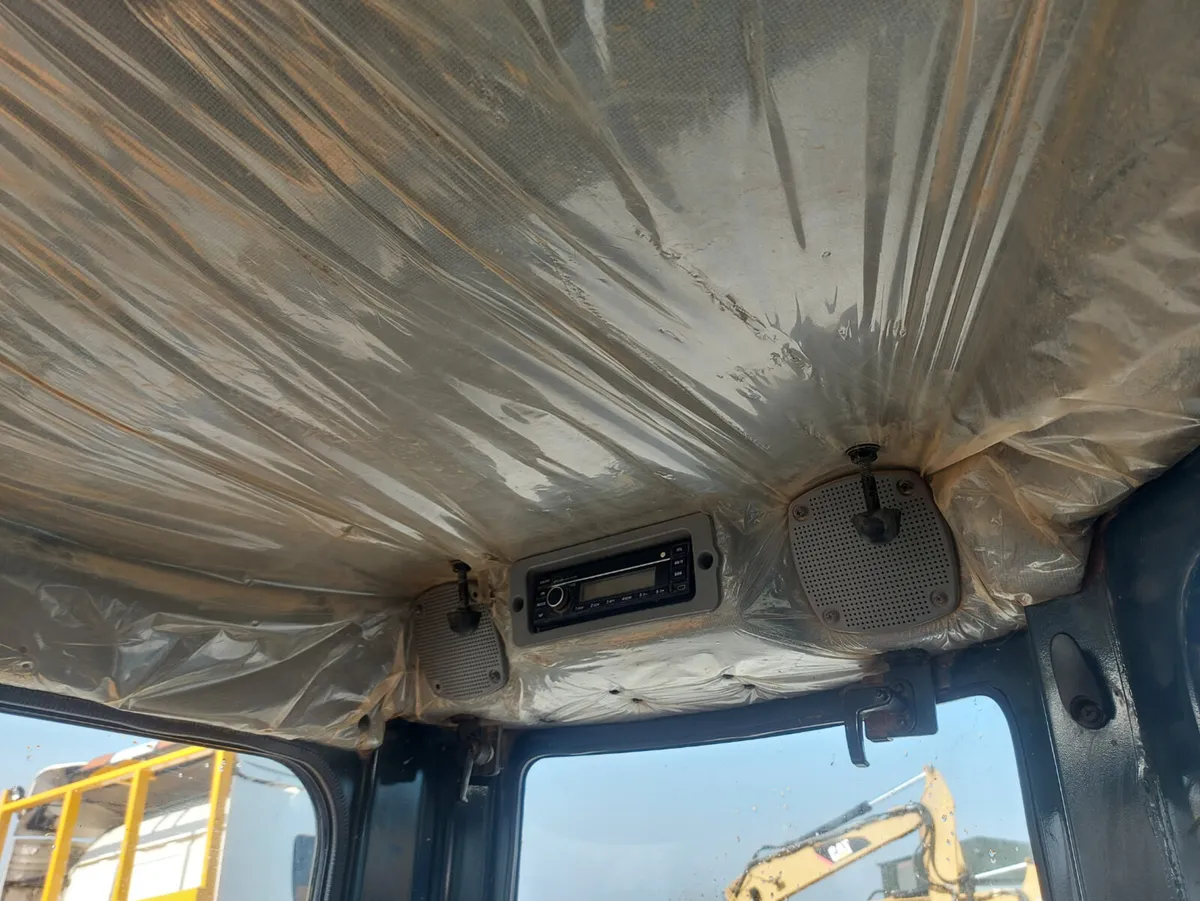 Mini digger - Image 4