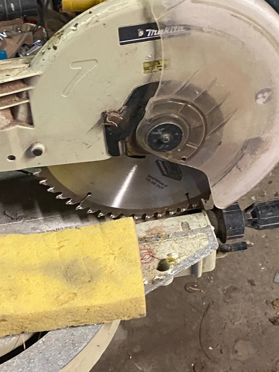 Makita chopsaw with stand - Image 1