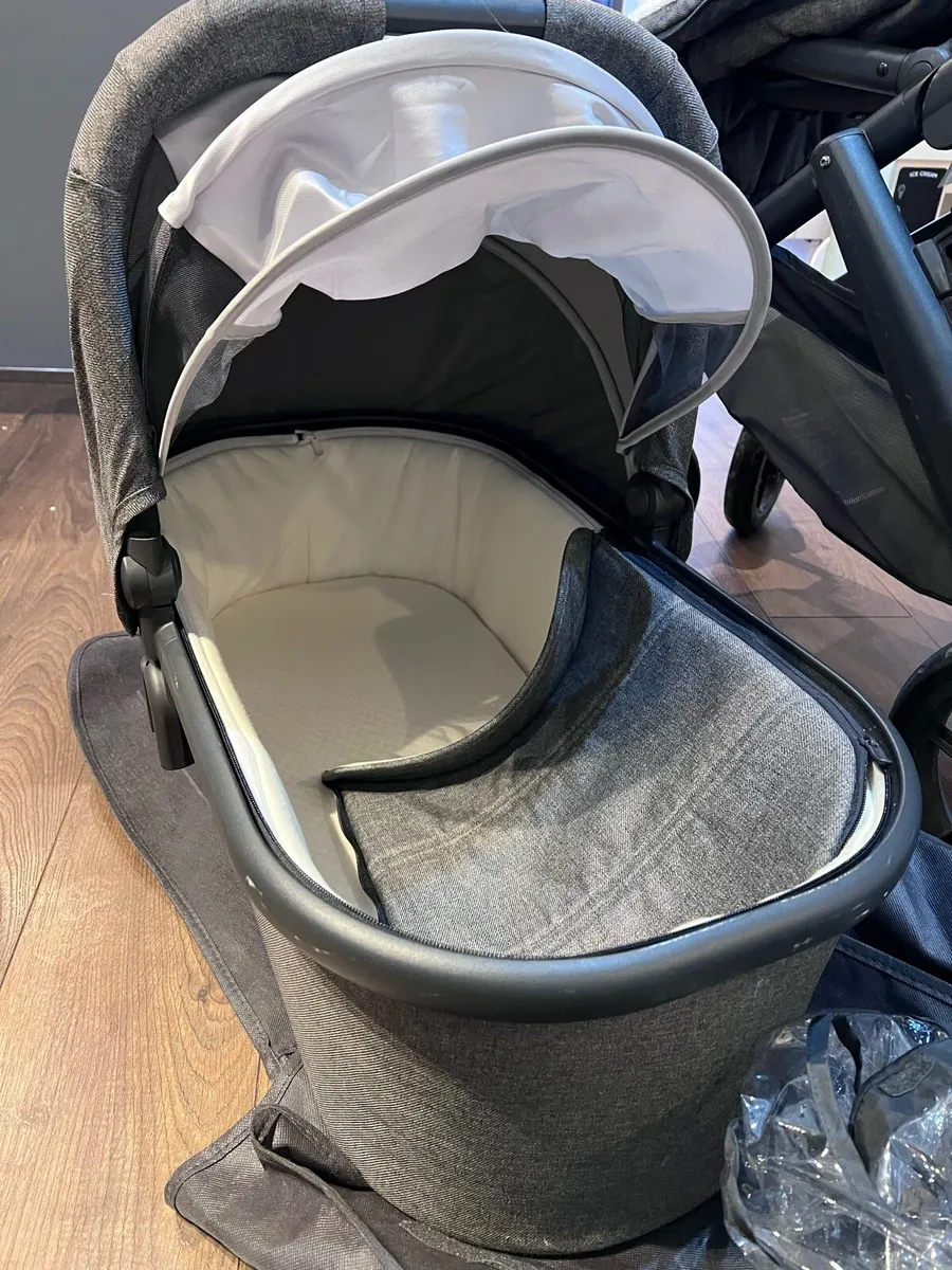 Uppababy Vista V2 - Greyson (Bundle) - Image 3