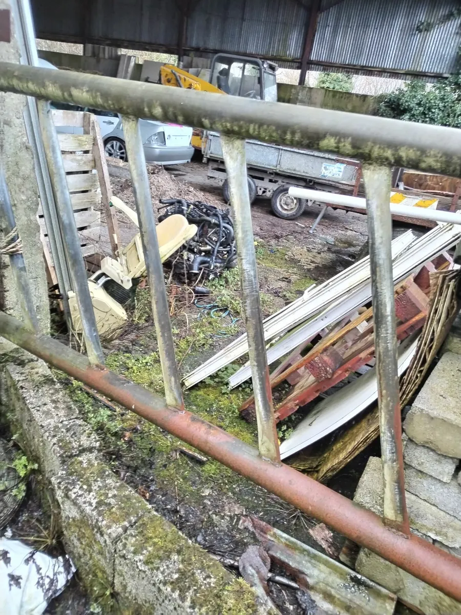 Feed barriers - Image 3