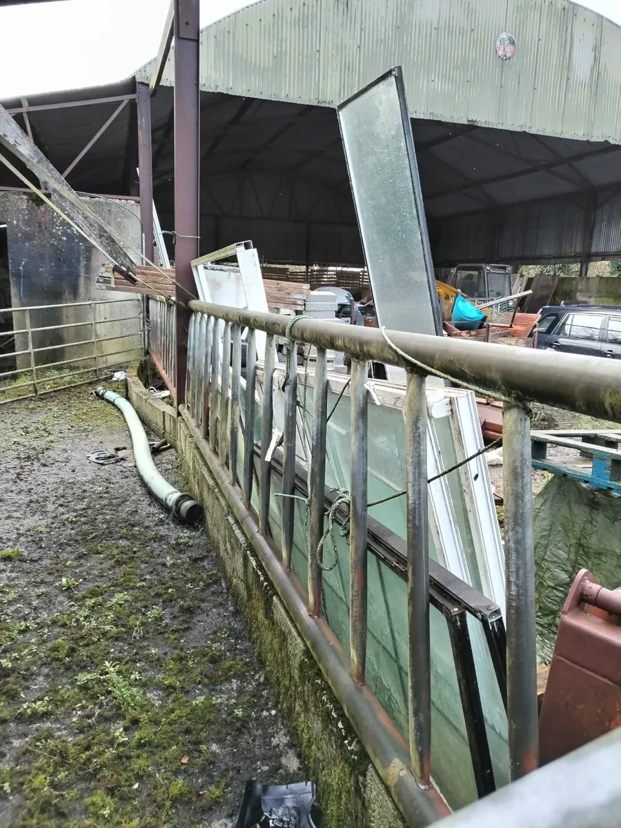 Feed barriers - Image 4