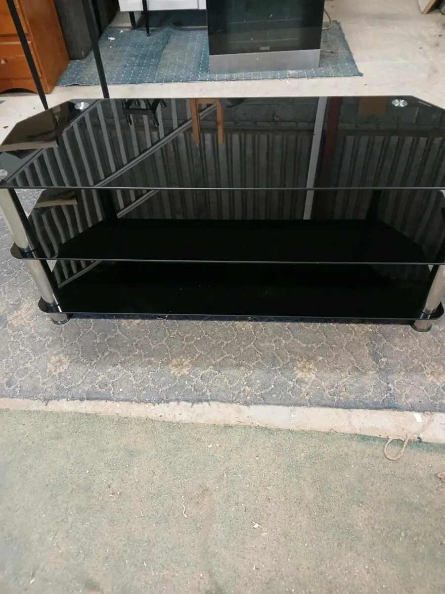 Glass TV stand - Image 1