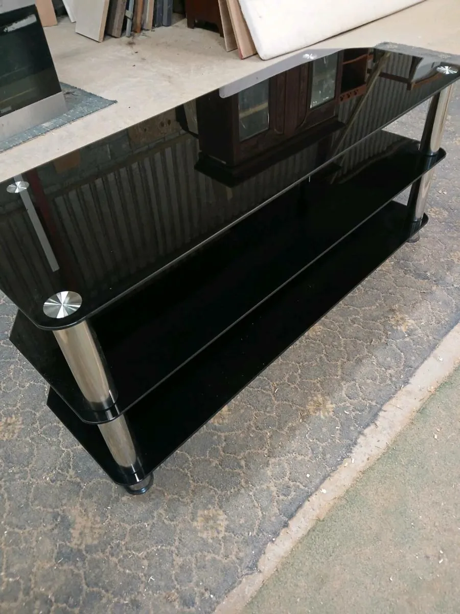 Glass TV stand - Image 3