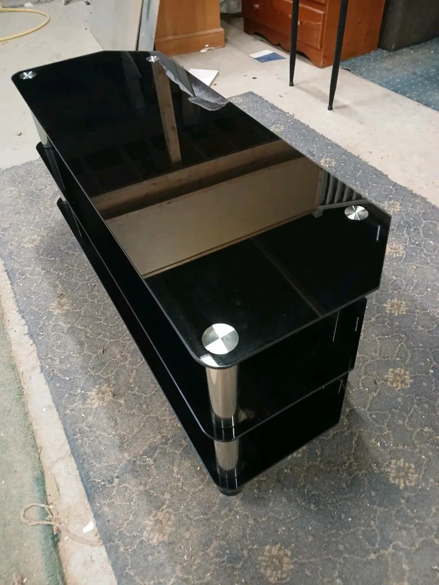 Glass TV stand - Image 2