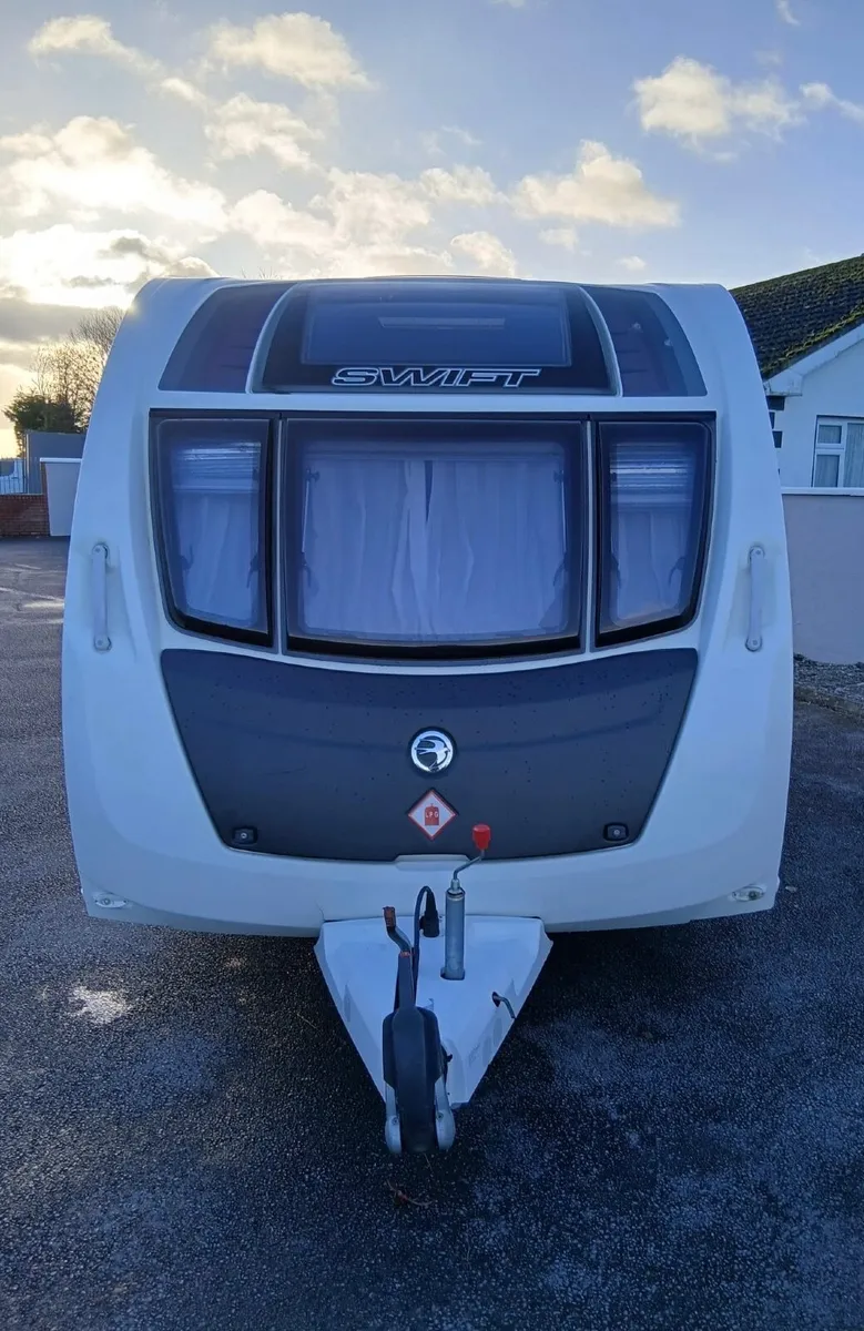 2014 FIXED BED 4 BERTH SWIFT TOURING CARAVAN. - Image 1