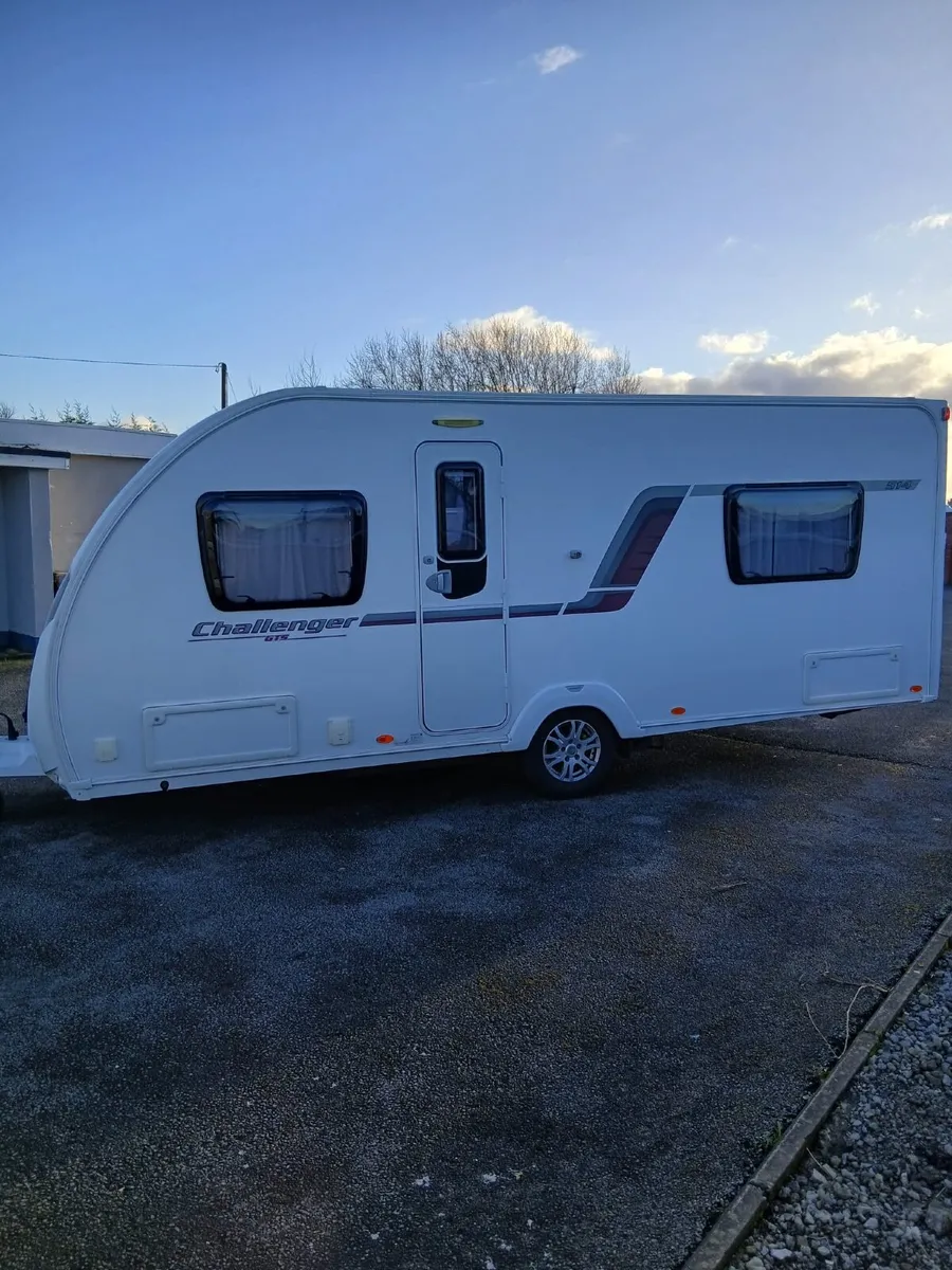 2014 FIXED BED 4 BERTH SWIFT TOURING CARAVAN. - Image 2