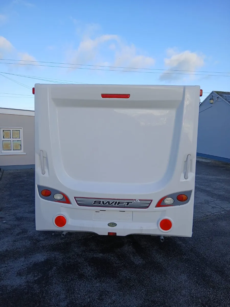 2014 FIXED BED 4 BERTH SWIFT TOURING CARAVAN. - Image 4