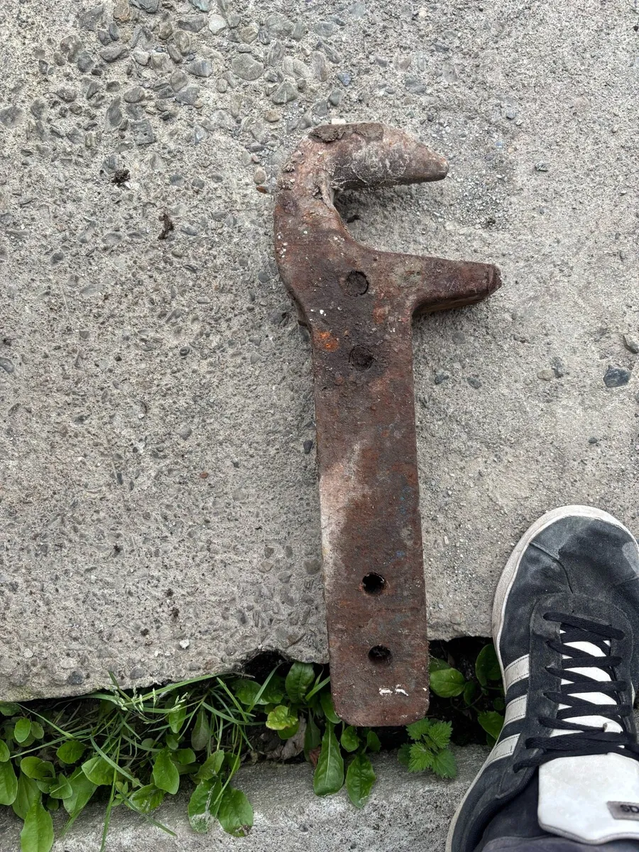 Ford 7810 / 8210 pick up hitch hook - Image 1