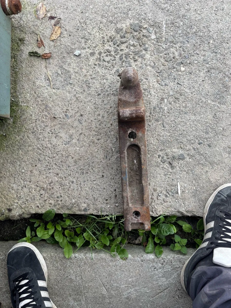 Ford 7810 / 8210 pick up hitch hook - Image 2