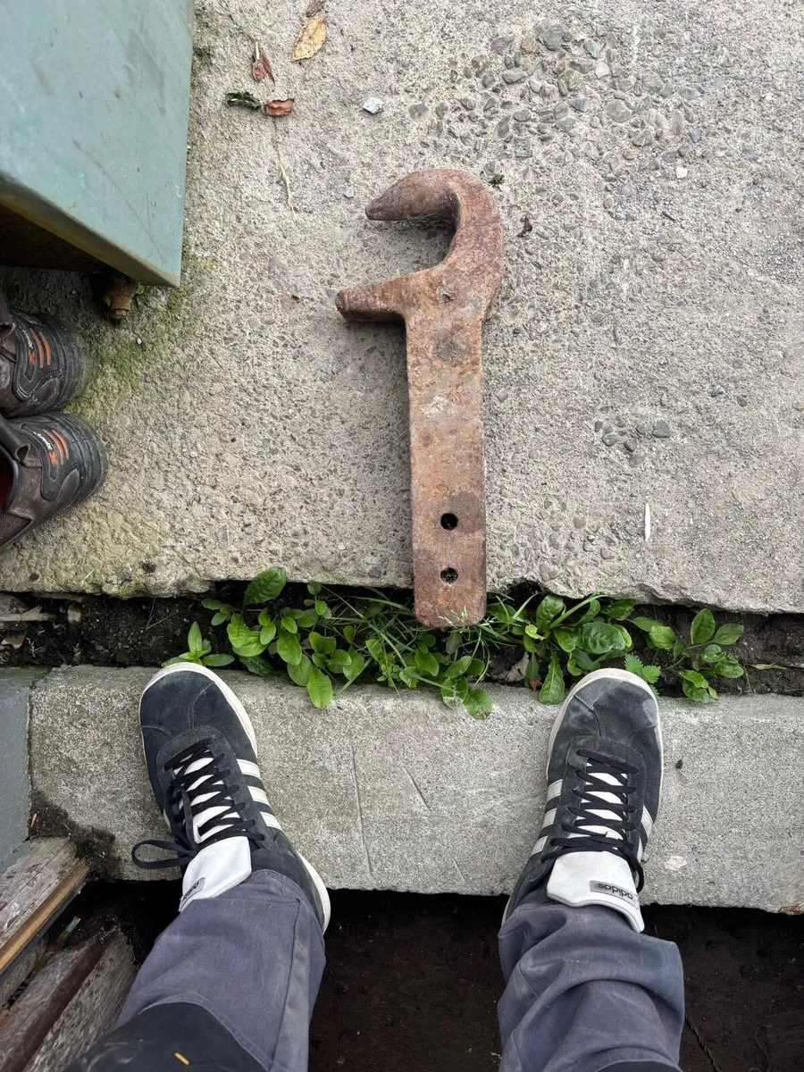 Ford 7810 / 8210 pick up hitch hook - Image 3