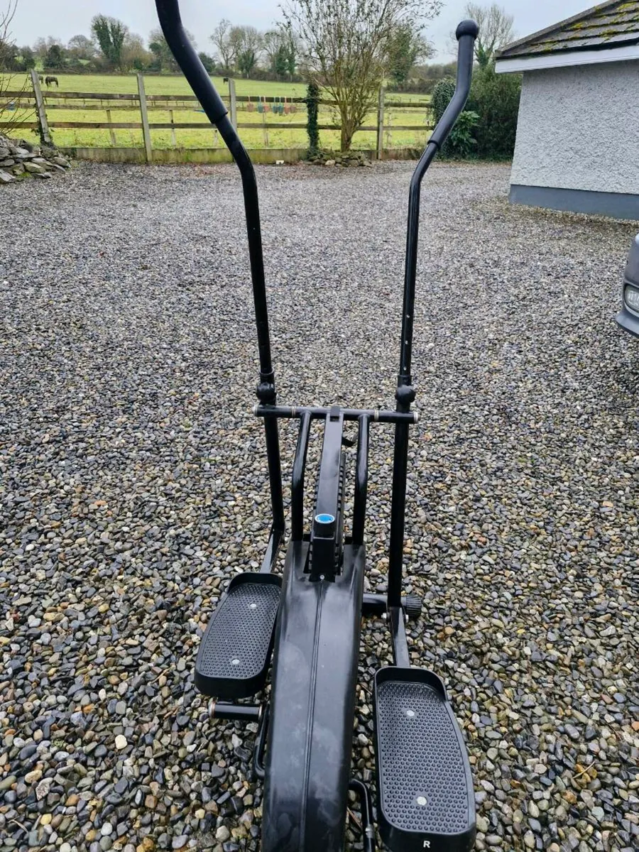 Cross trainer - Image 1