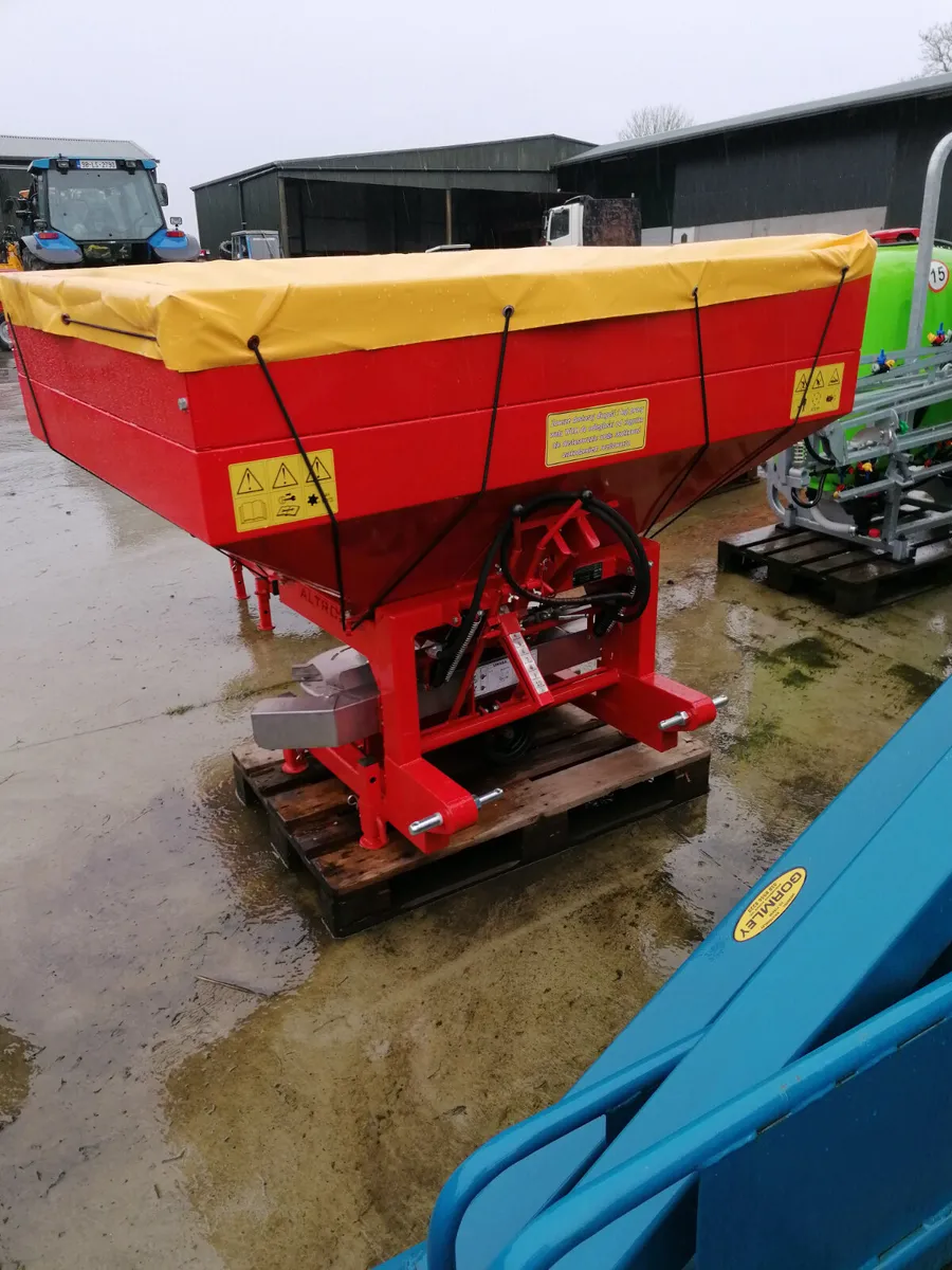 New Altro fertiliser spreaders - Image 4