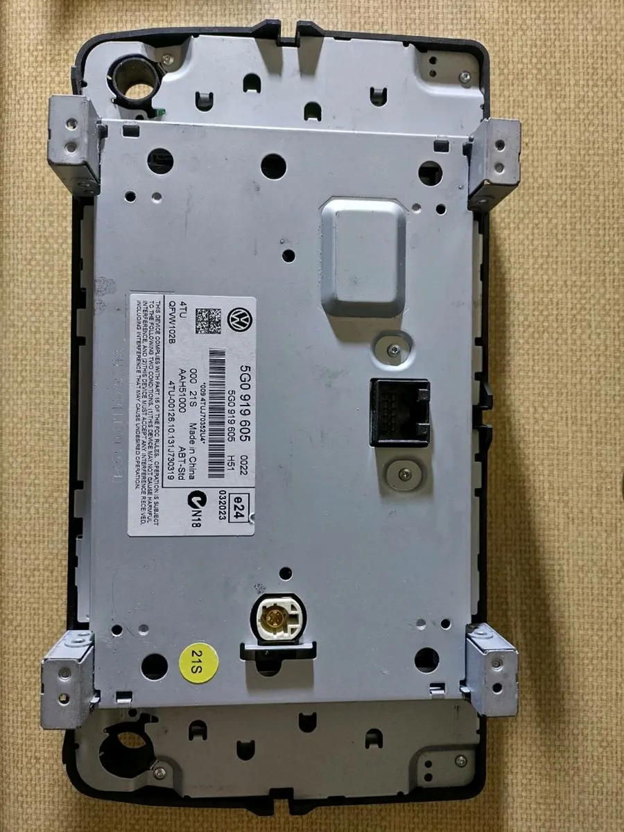 VW Golf MK7 Radio for parts or repair - Image 2