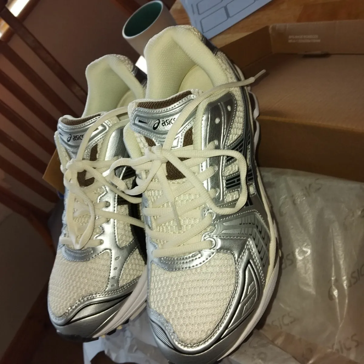 Shoes 7.5 Im an 8 bought them on lind wrong size - Image 1