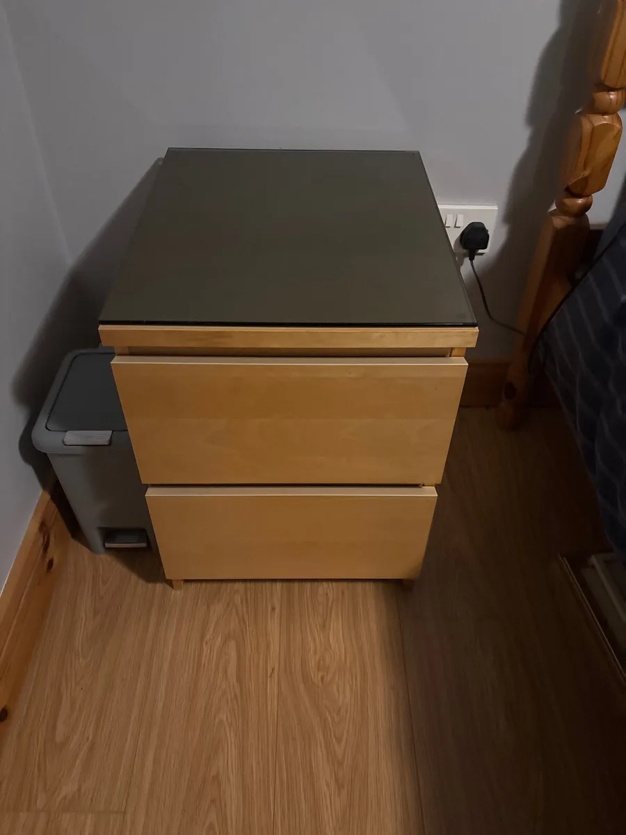 Chest of drawers and bedside locker - Image 2