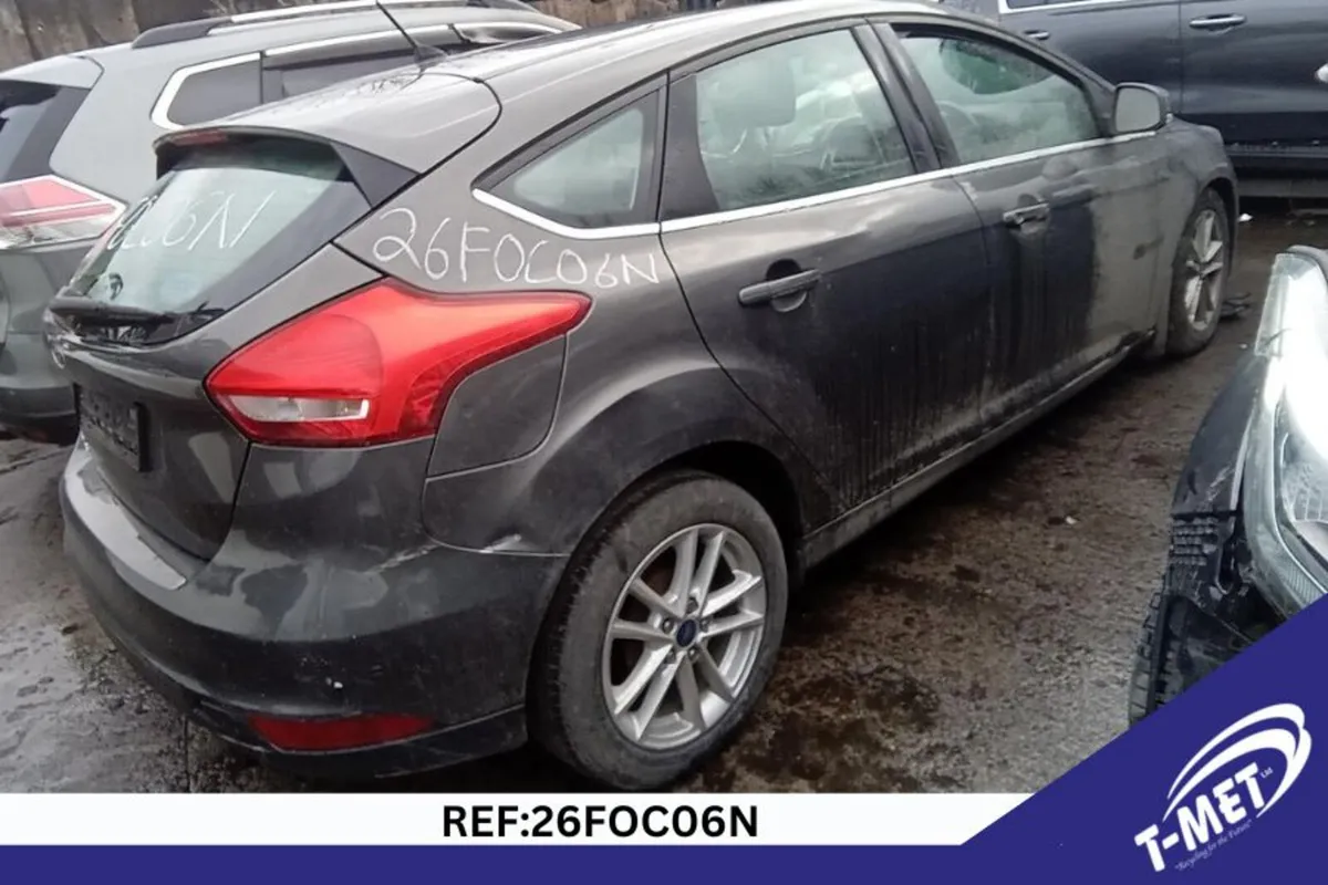 2016 FORD FOCUS BREAKING FOR PARTS - Image 4