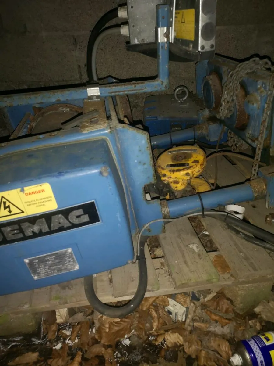 Assortement of tools /items - Image 3