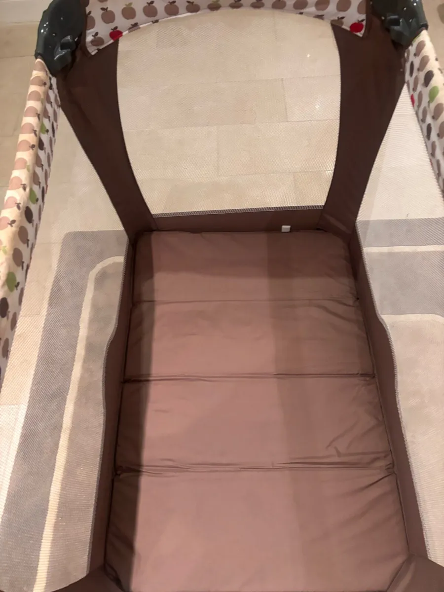 Travel cot - Image 3