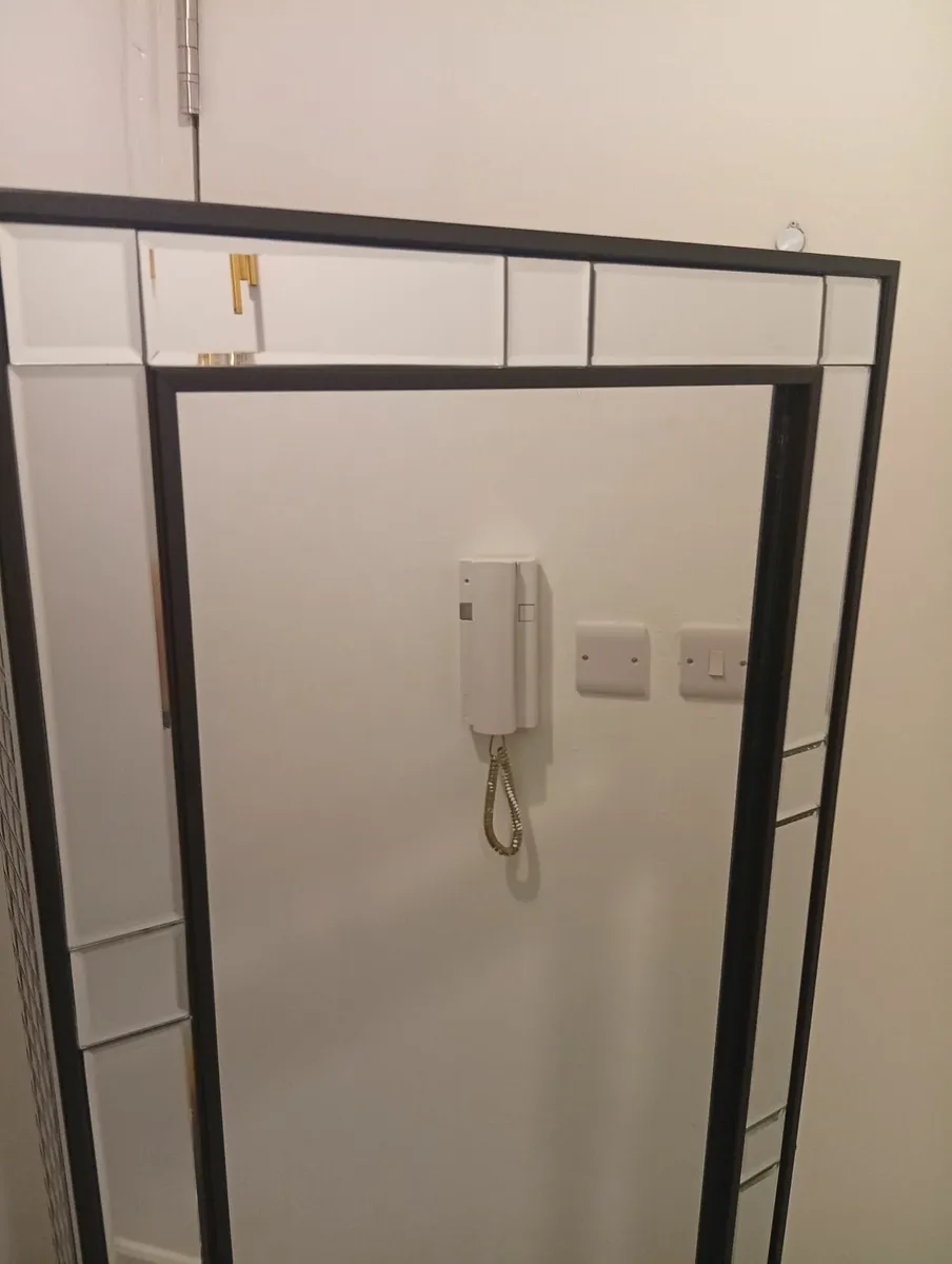 Luxury Freestanding mirror cabinet unit - Image 2