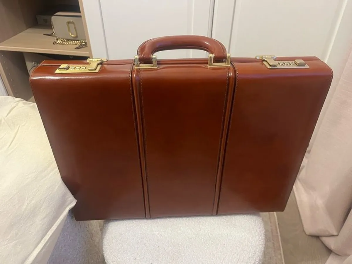 Pratesi leather suitcase - Image 1