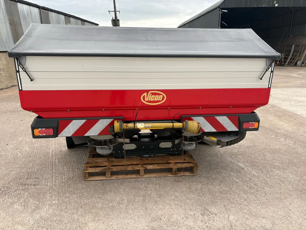 Vicon RO-EDW Weigh Cell Fertiliser Spreader - Image 3