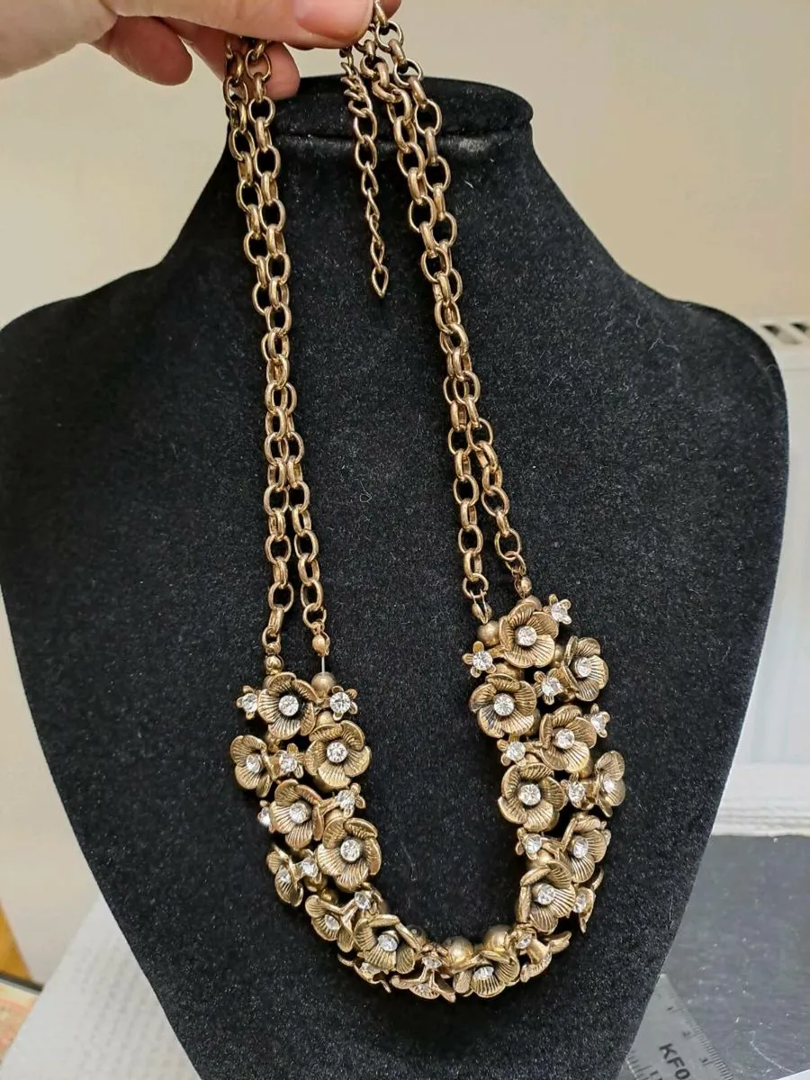 Vintage Gold Floral Statement Necklace - Image 3
