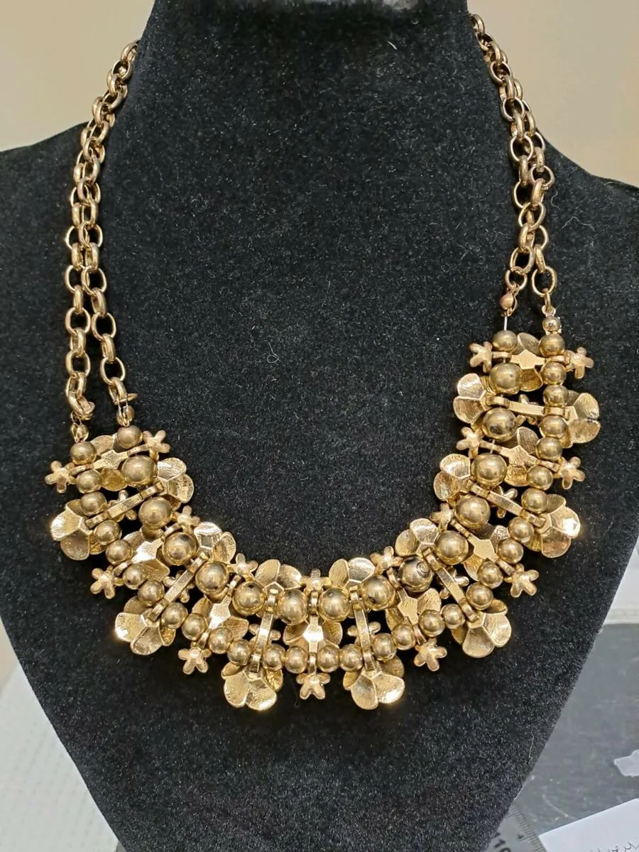 Vintage Gold Floral Statement Necklace - Image 4