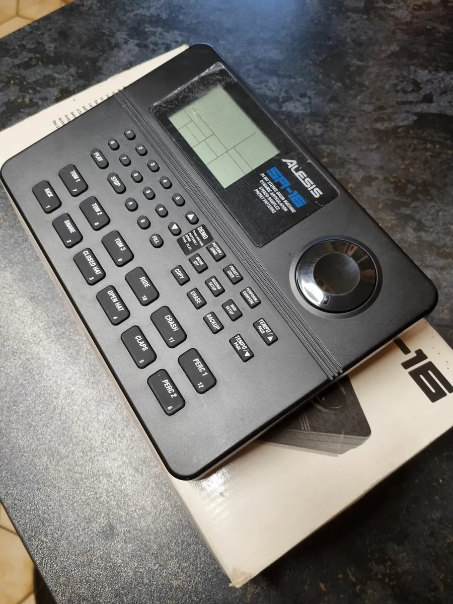 Alesis SR 16   Drum Machine - Image 1