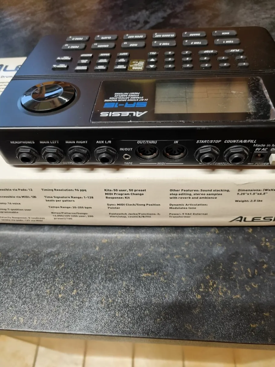 Alesis SR 16   Drum Machine - Image 2