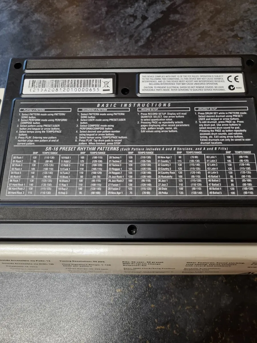 Alesis SR 16   Drum Machine - Image 3