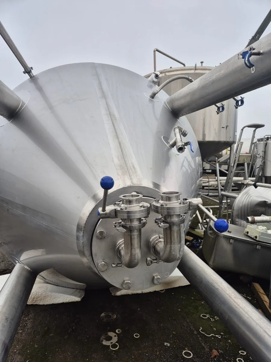 18,700L Stainless Steel Fermentation Vessels/Tanks - Image 4