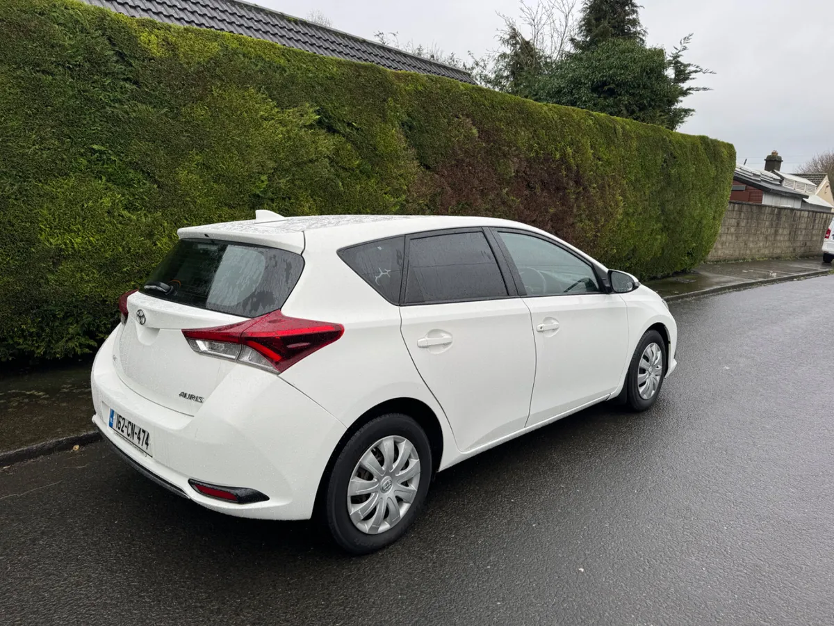Toyota Auris Carvan low mileage - Image 3