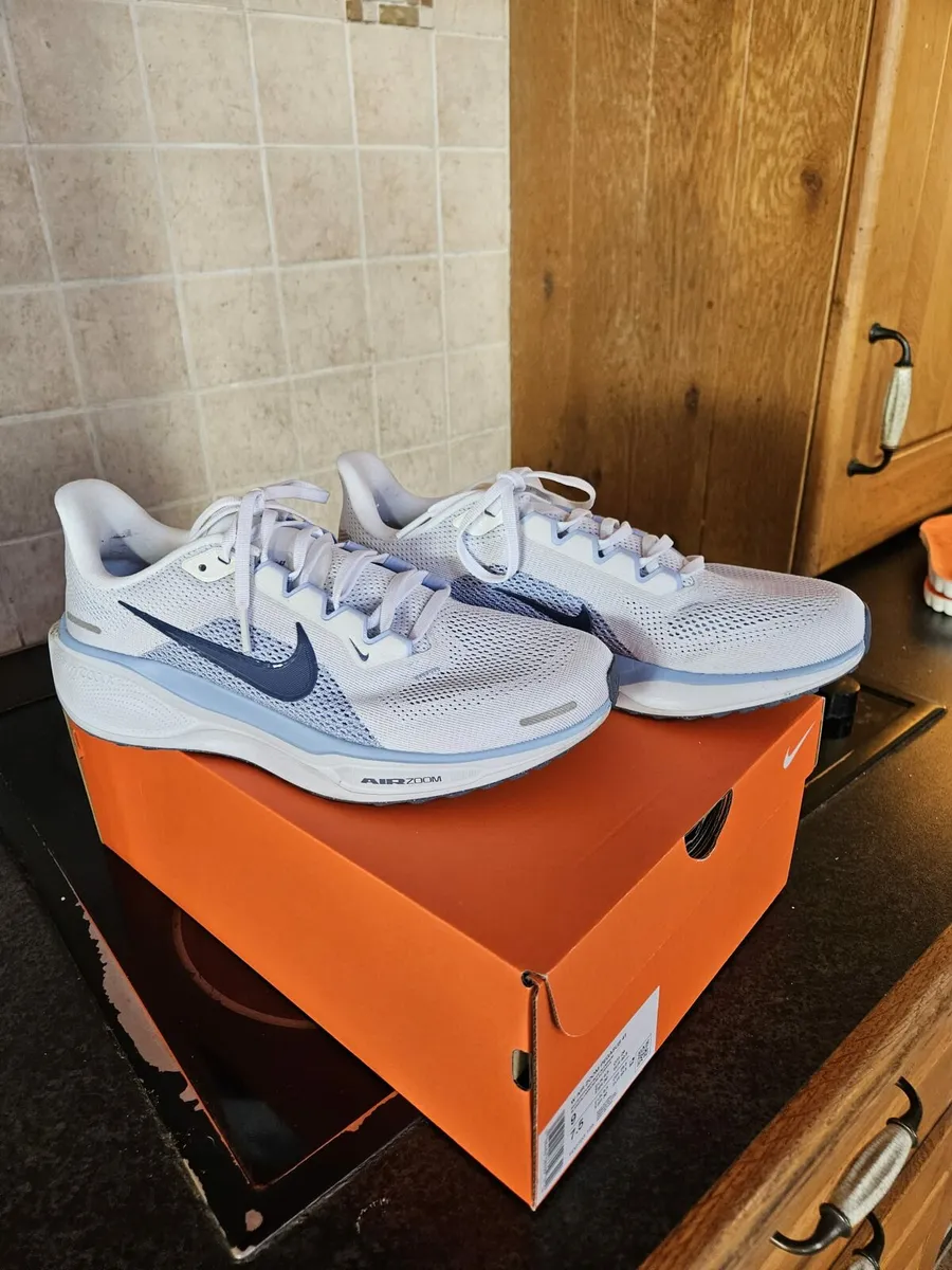 Running shoes - Image 1