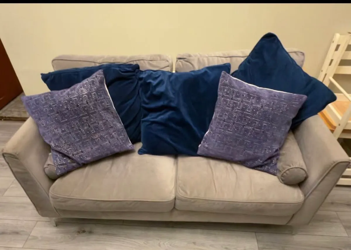 Select of furniture (job lot) - Image 1