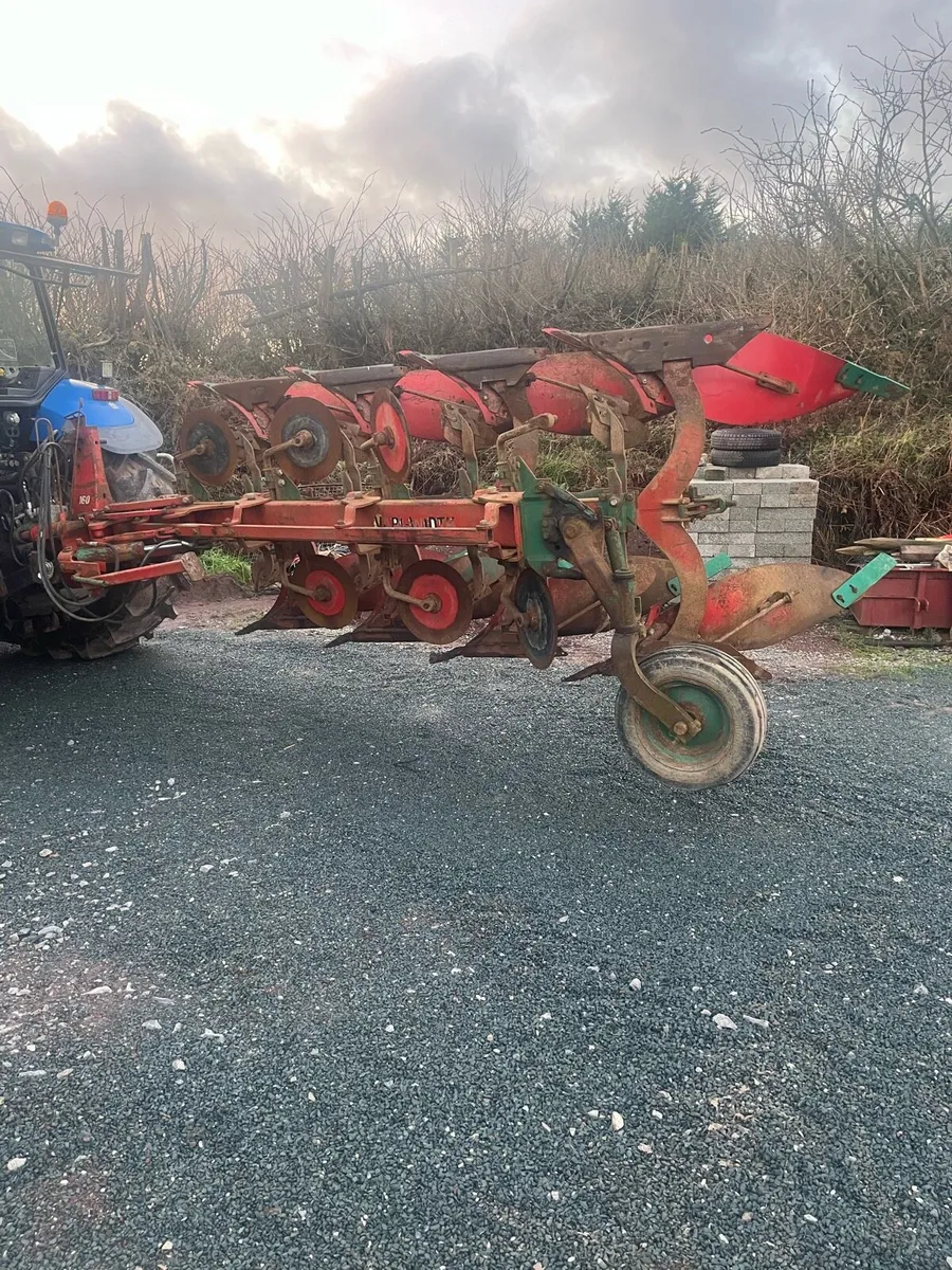 Kverneland EG85-160 4 furrow reversible - Image 1