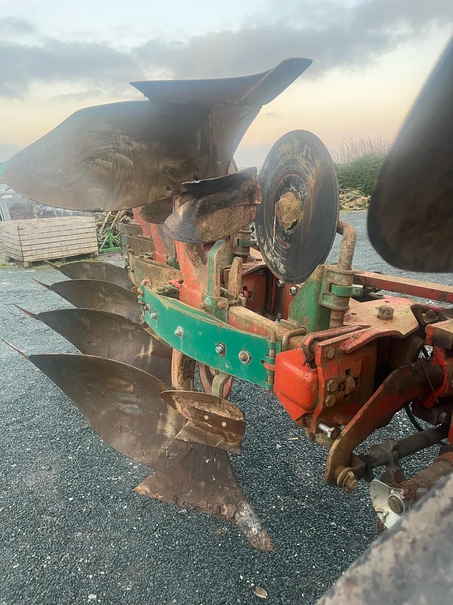 Kverneland EG85-160 4 furrow reversible - Image 3