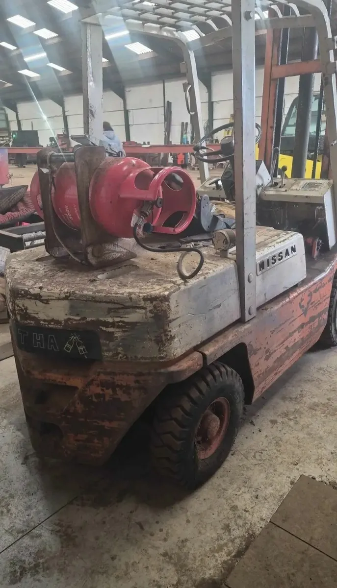 Nissan 2.5ton gas - Image 1