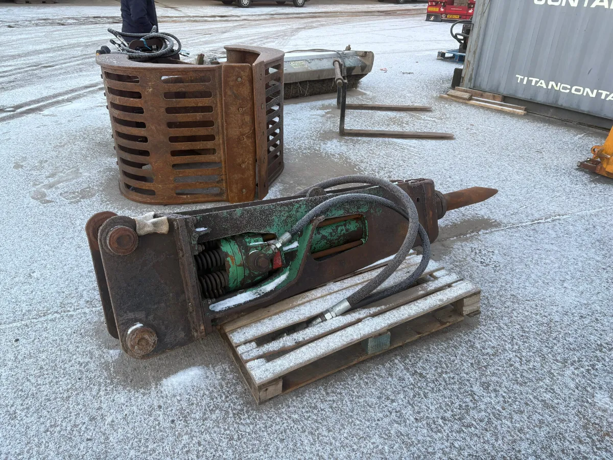 Montabert 501 Rock Hammer - Image 1