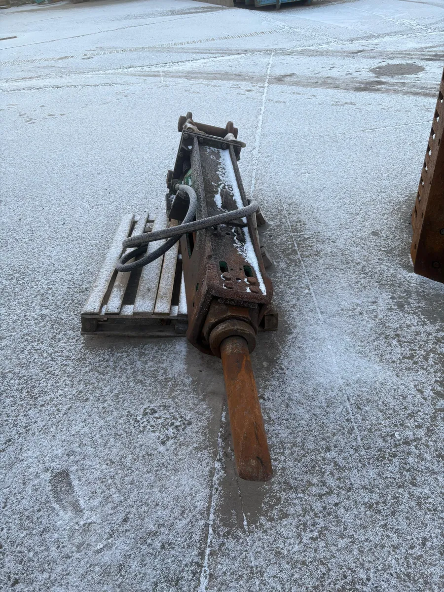 Montabert 501 Rock Hammer - Image 2