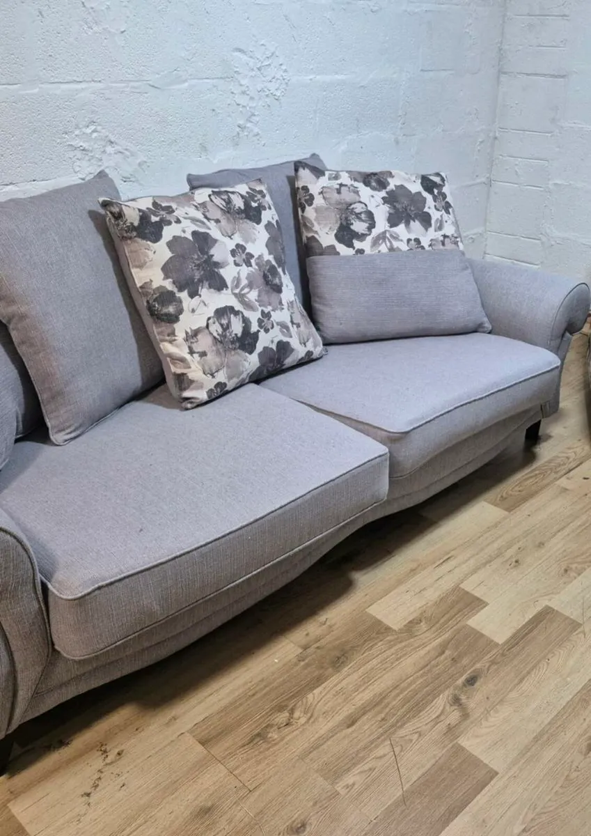 DFS 3&1 ,Dublin Delivery included - Image 2