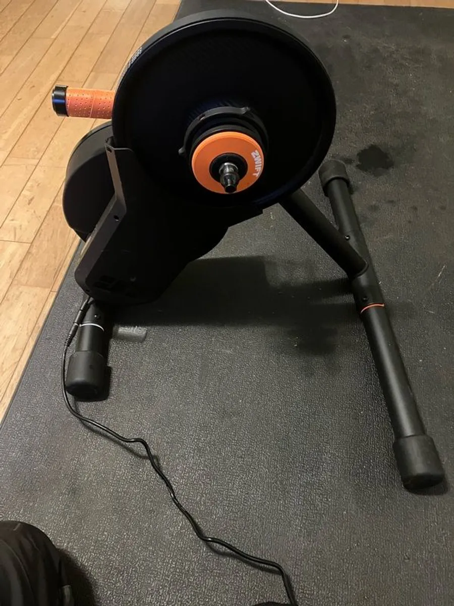 Jet black victory trainer - Image 4